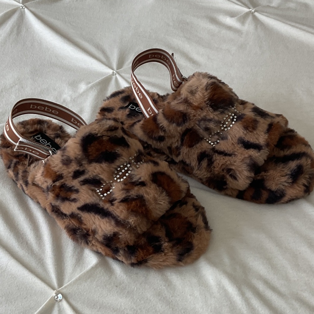 Bebe Women's Leopard Print Faux Fur Slippers, size 10, back straps